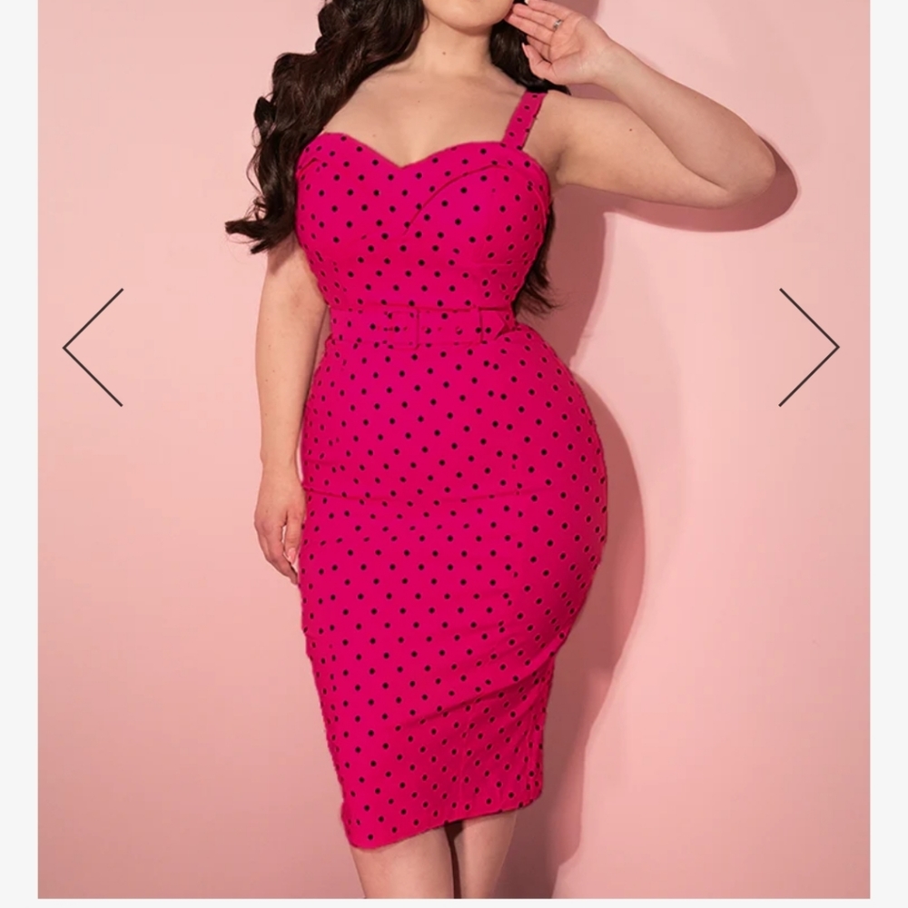 VIXEN Micheline Pitt Size Small Vamp wiggle Maneater PINK